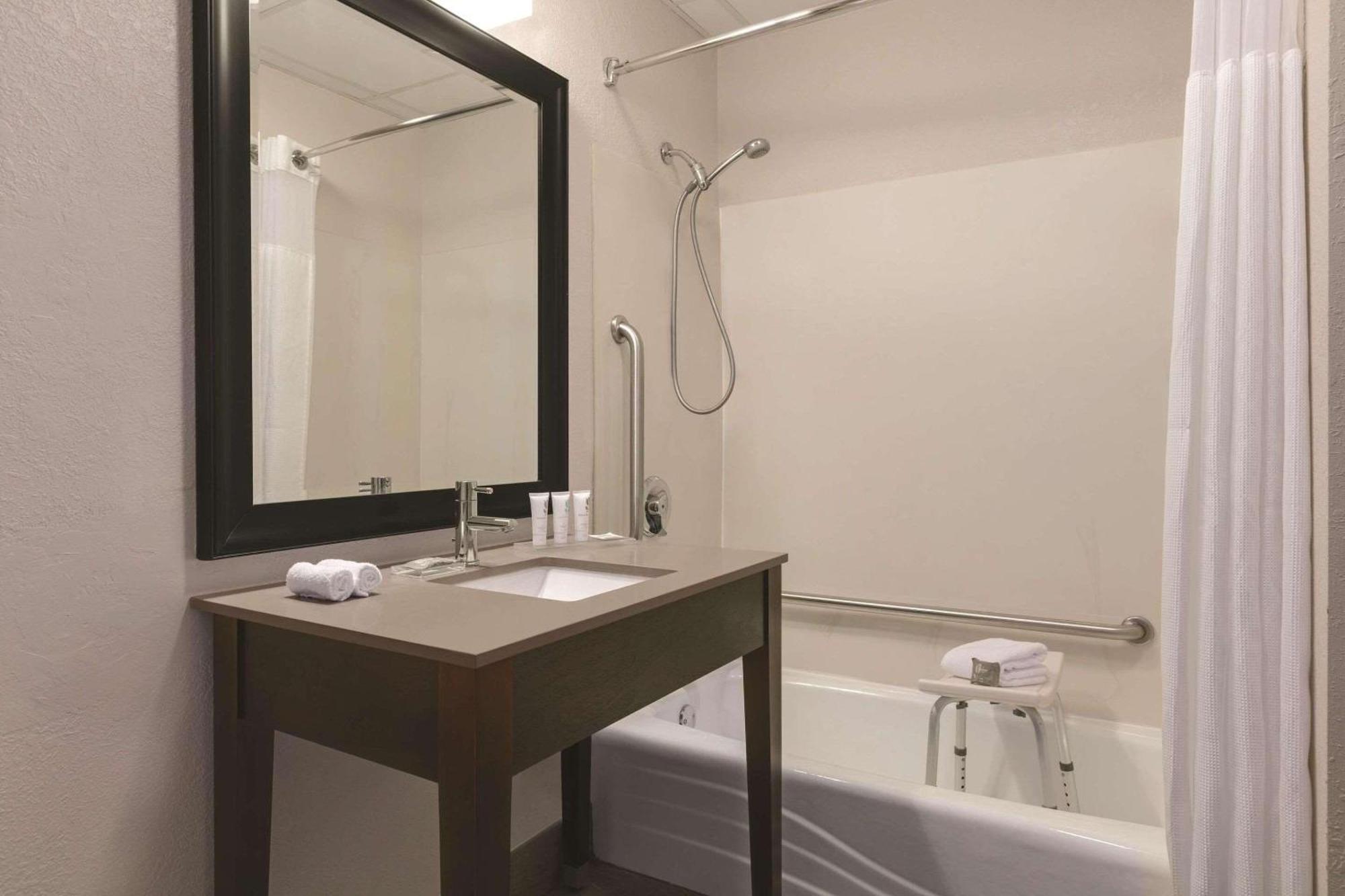 Country Inn & Suites By Radisson, Port Clinton, Oh Экстерьер фото