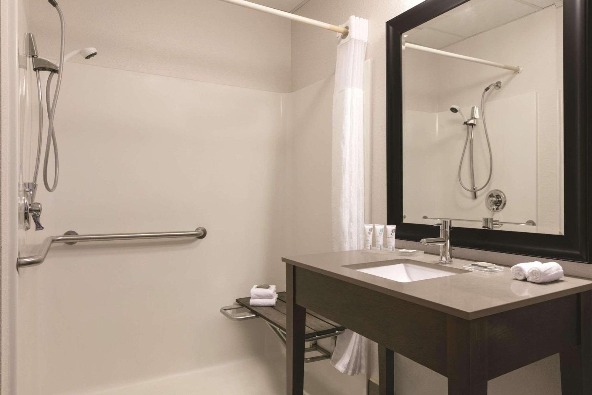 Country Inn & Suites By Radisson, Port Clinton, Oh Экстерьер фото